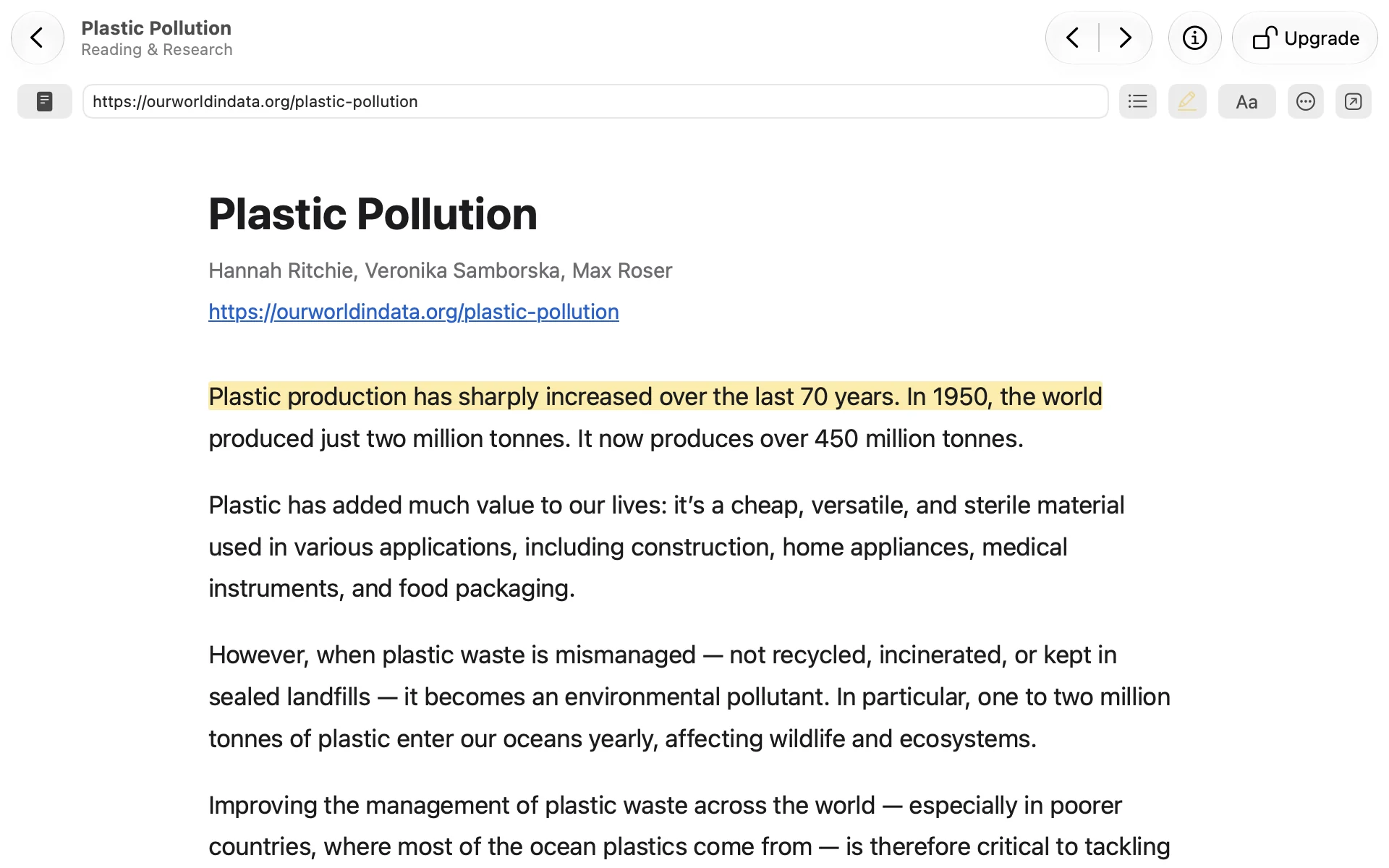 Crabwise Reader in English showing the saved Plastic Pollution article, with the first sentence highlighted in yellow