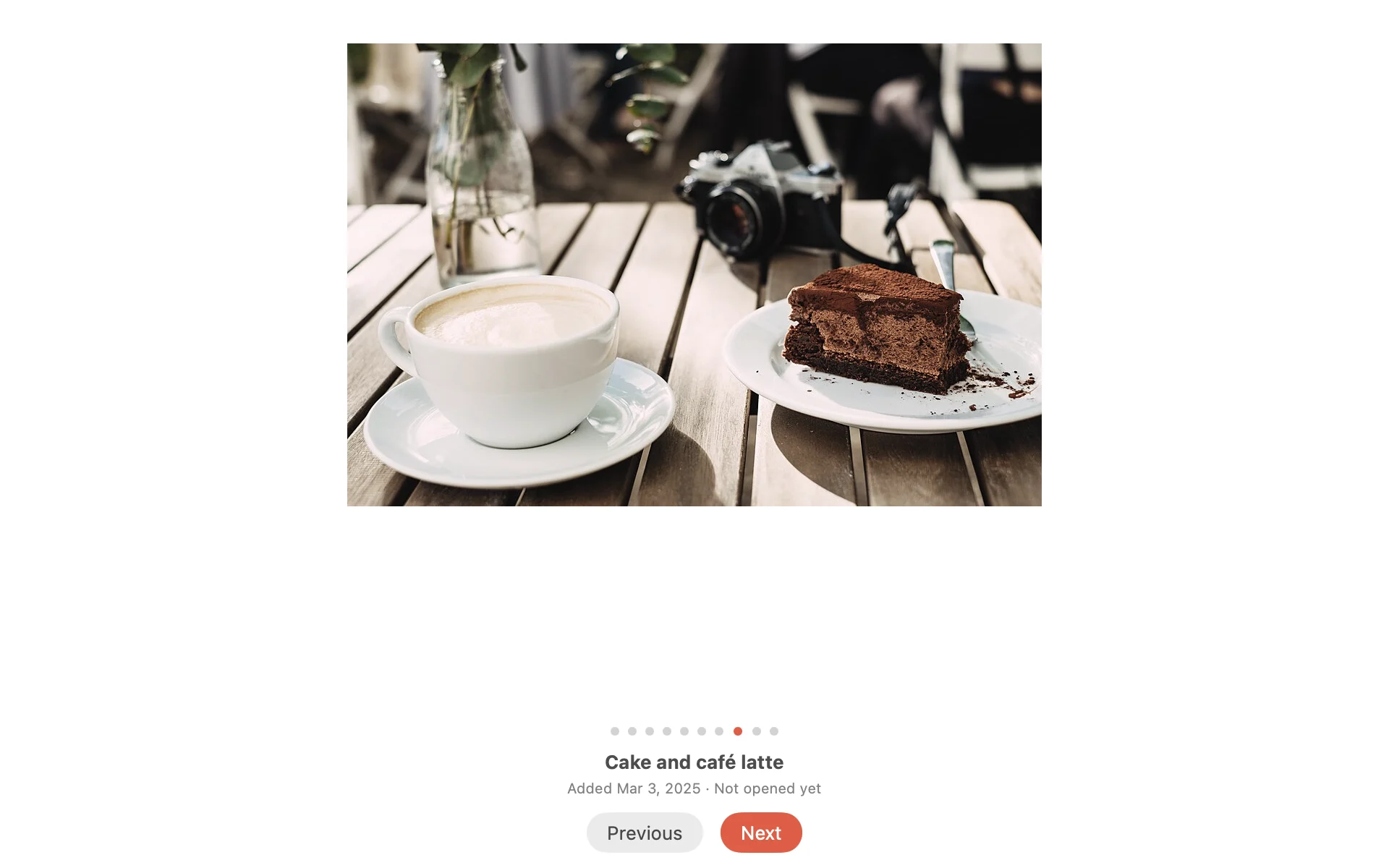 Crabwise Rediscover in English showing the Cake and café latte photograph with Previous and Next buttons